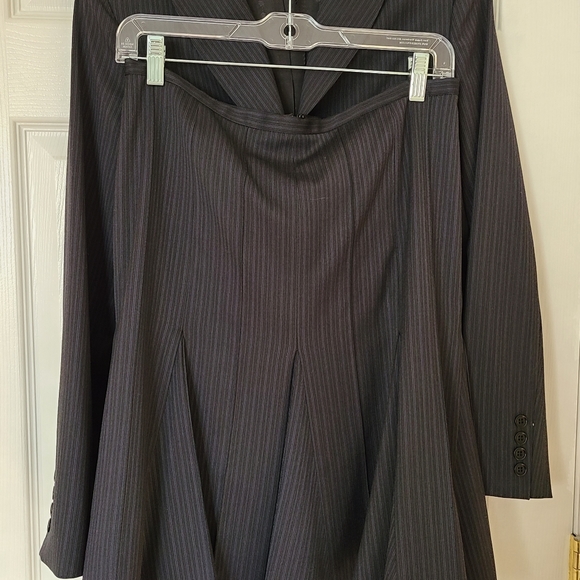 BCBG MAXAZRIA Blazer and skirt - Picture 6 of 7